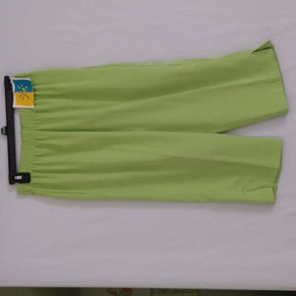 women's resort Capri pants - New with tag - Picture 6 of 8